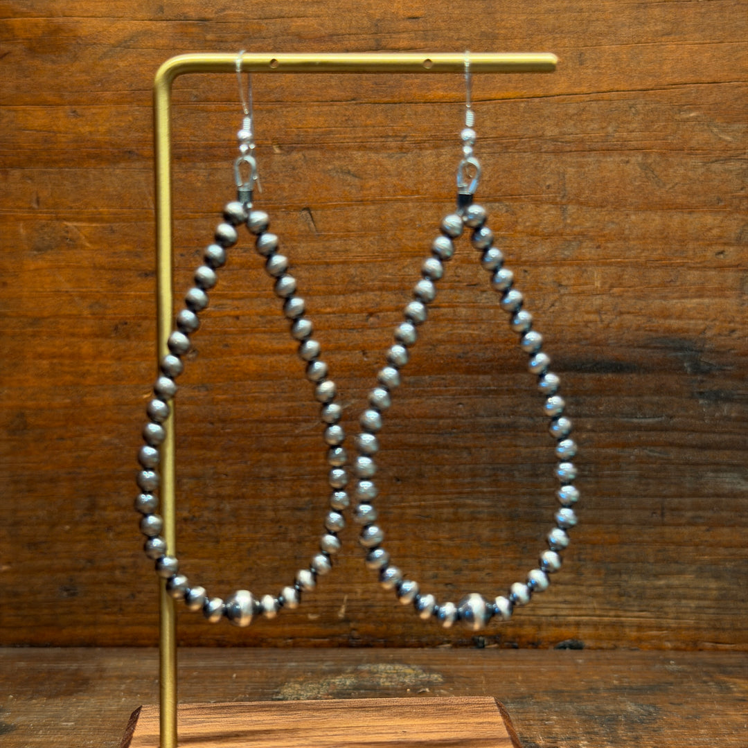 Single Accent Navajo Pearl Earrings