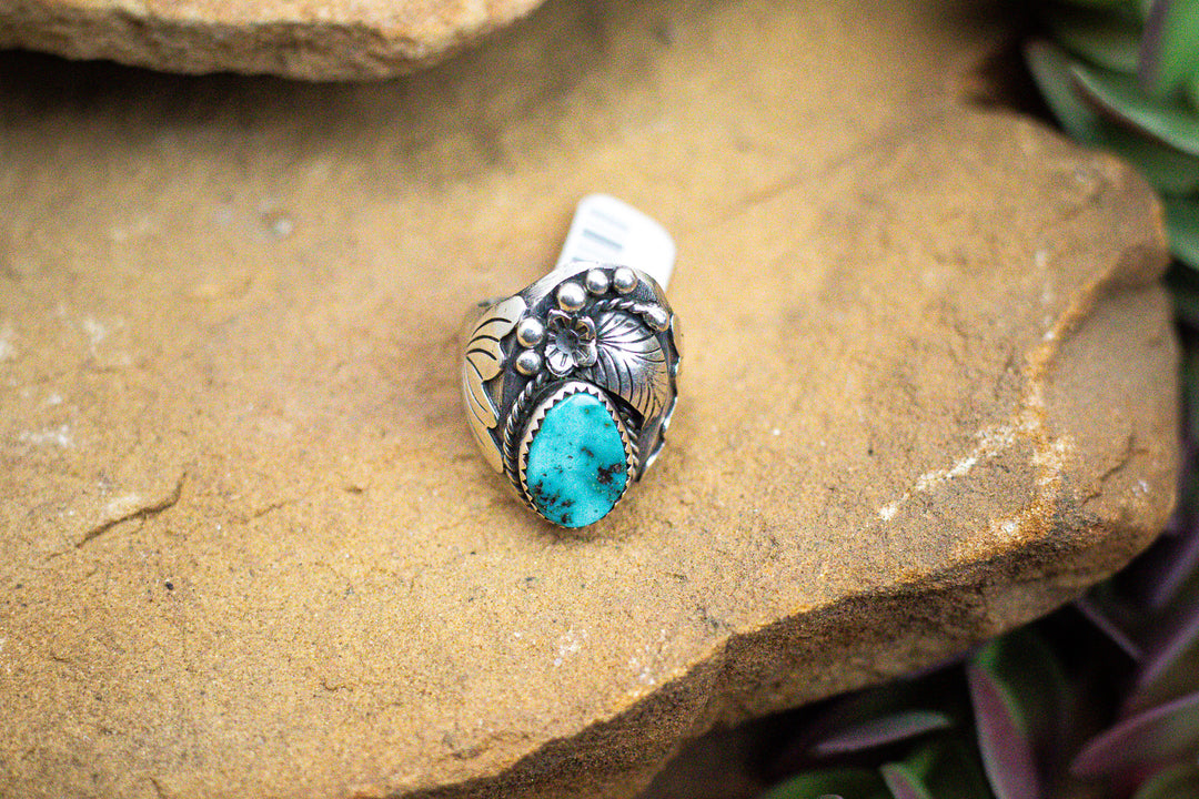 Nevada Turquoise Leaf Vintage 1970's Navajo Sterling Silver Ring Size 10.5
