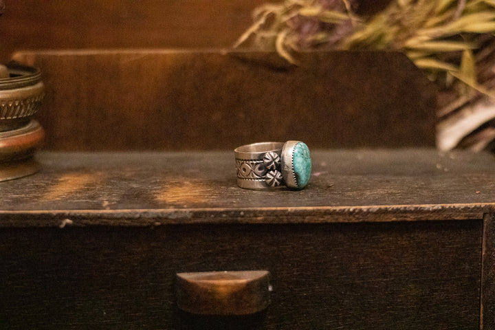 Kingman Turquoise Sterling Silver Button Stamped Ring Size 9 Dimensions: 9/16 Wide Shank Artist: Derrick Cadman